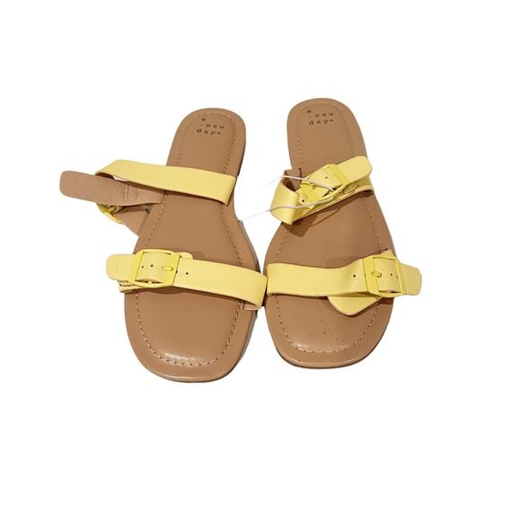 A New Day Yellow Penny Sandal Two Band Buckle NWT Yellow Size 7.5 7 1/2 - Picture 1 of 9